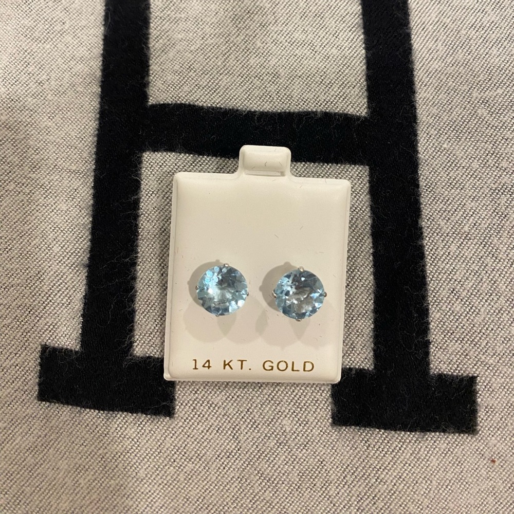 CERTIFIED 14k Hallmarked gold/huge Aquamarine studs. Naturally mined.
